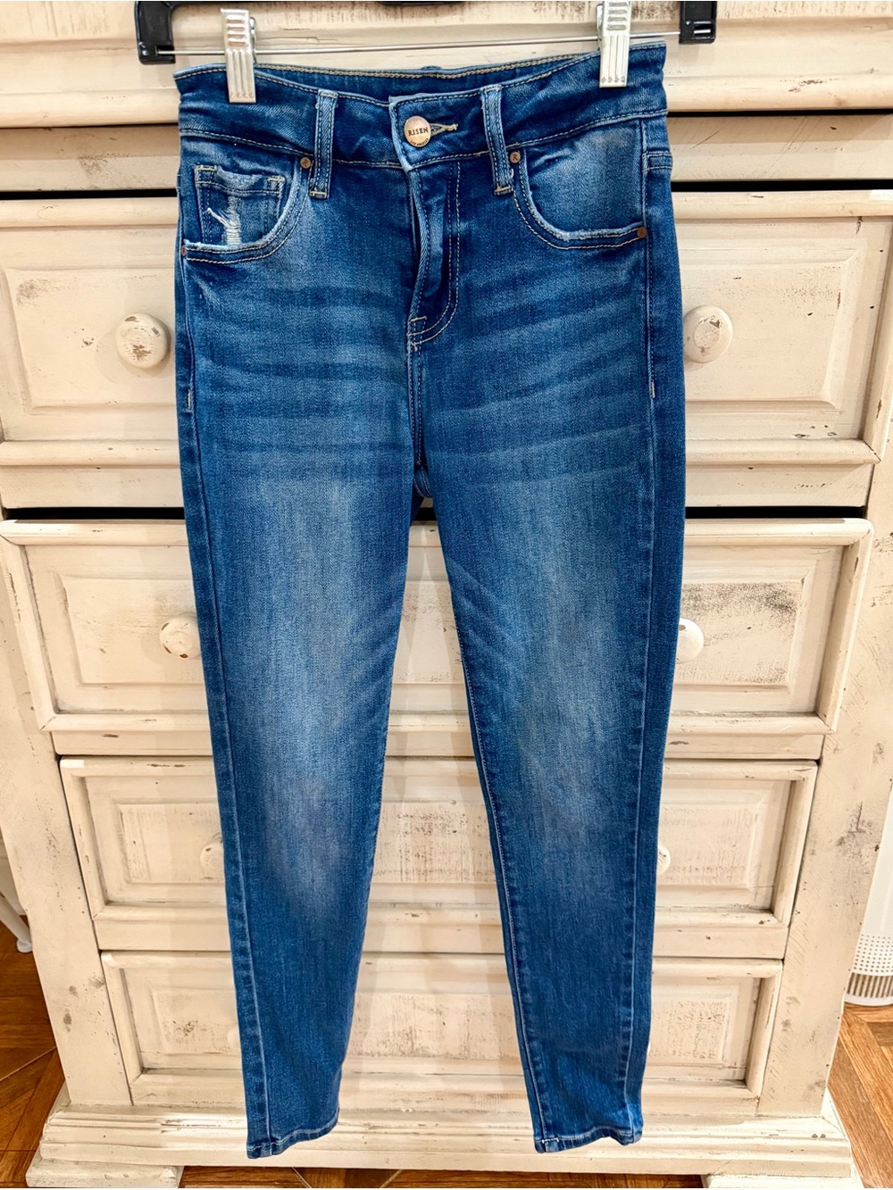 Women’s Skinny Jeans in Mid Blue Wash - Slim Fit